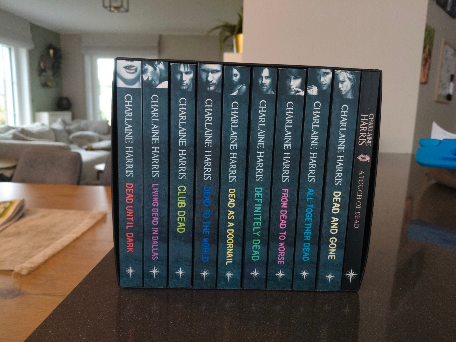 Sookie Stackkhouse - Charlaine Harris bookset, Boeken, Fantasy, Ophalen, Zo goed als nieuw, Charlaine Harris