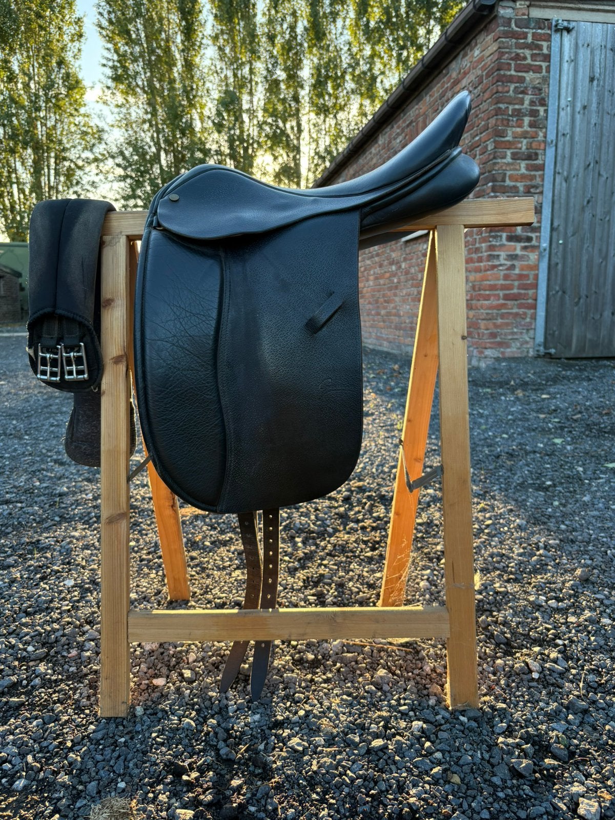 Dressuurzadel Premiere, 18 inch, Dieren en Toebehoren, Gebruikt, Dressuur, Wijd, Overige merken