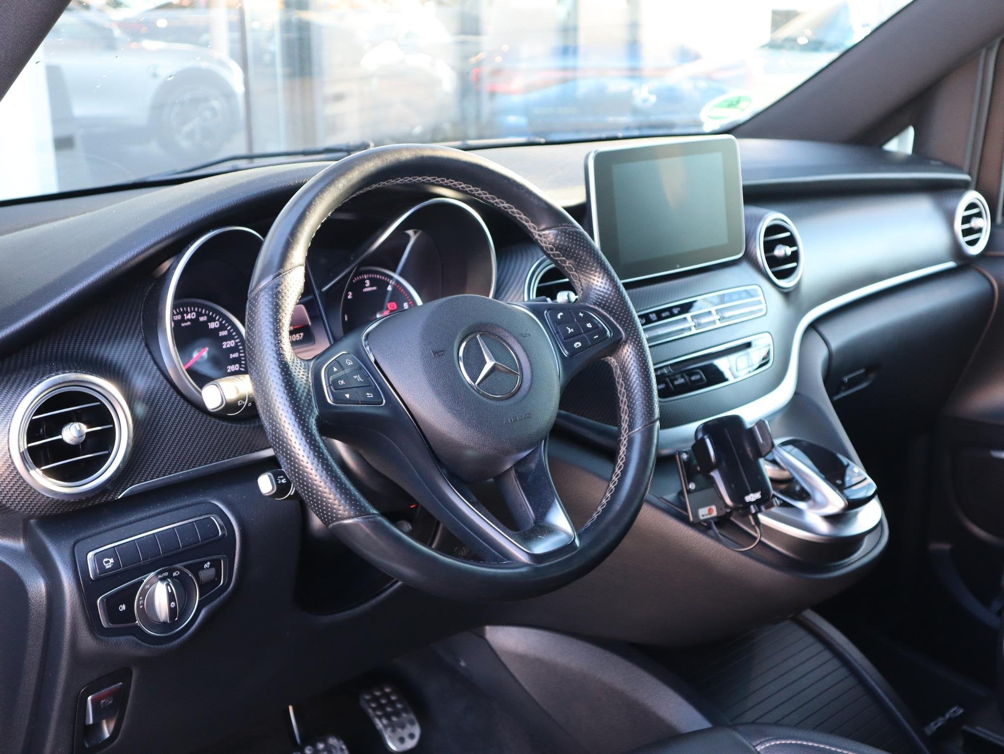Mercedes-Benz V-klasse 250d DC AMG AVANTGARDE DISTRONIC, Automaat, 4 deurs, Gebruikt, 4 cilinders