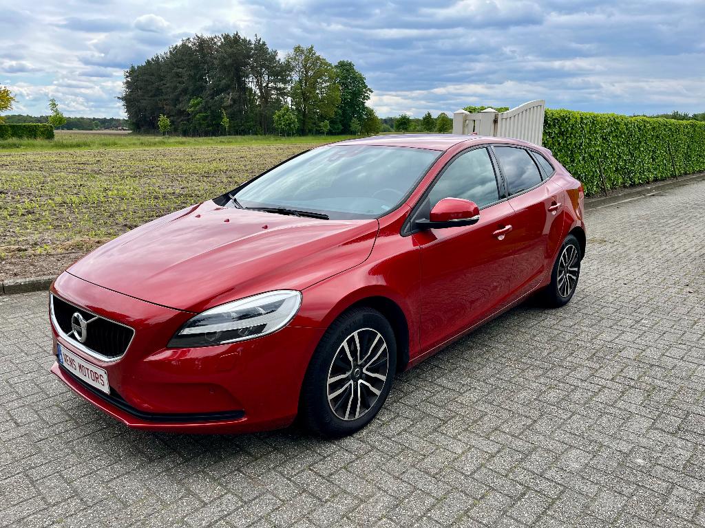 Volvo V40 Black Edition T2 Automaat Airco/Cruise/Leder, Auto's, Volvo, 1498 cc, 4 cilinders, https://public.car-pass.be/vhr/82b12074-4067-474c-b160-1520a982555e