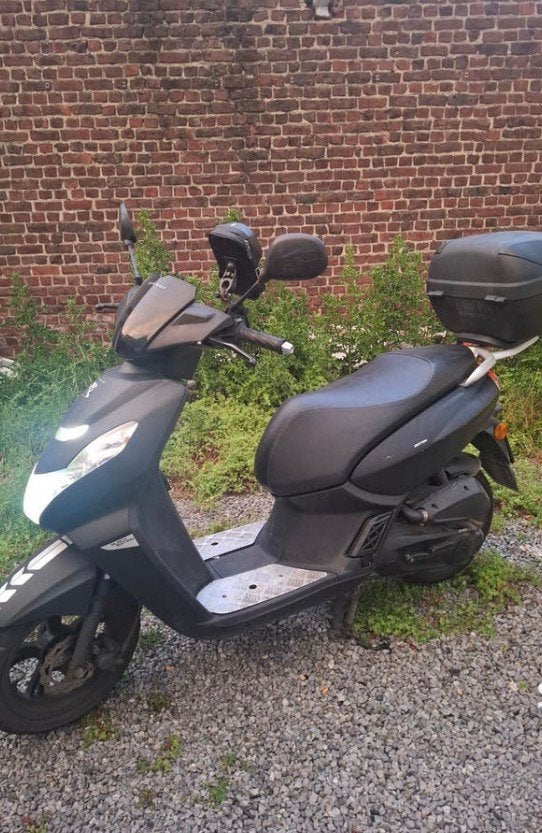 Kapotte Scooter of brommer gezocht voor project onder €175, Fietsen en Brommers, Ophalen, Zo goed als nieuw
