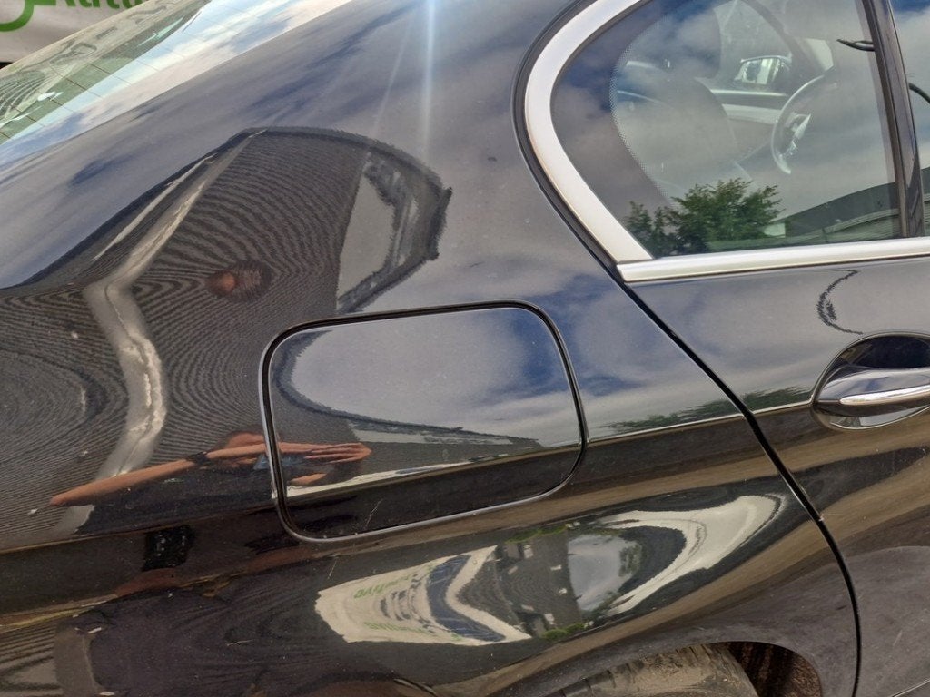 TANKKLEP BMW 5 serie (F10) (01-2009/10-2016), Auto-onderdelen, Gebruikt, BMW, Petuelring 130
80809  München, DE, Bayerische Motoren Werke AG