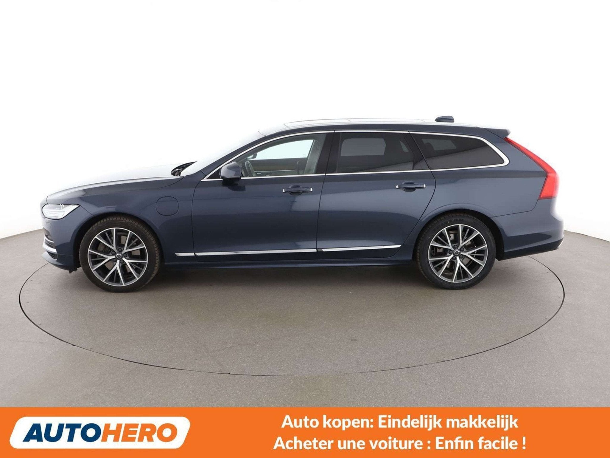Volvo V90 2.0 T8 Plug-in Hybrid Inscription AWD (bj 2019), Auto's, Volvo, Automaat, 1969 cc, Blauw, Leder