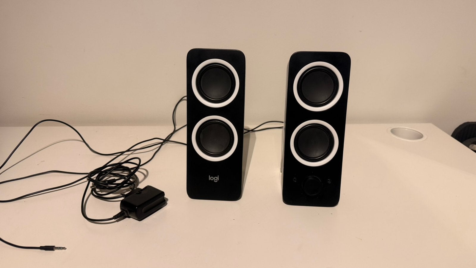 Haut-parleurs Logitech Z200 pour PC (noir/blanc), Enlèvement, Comme neuf