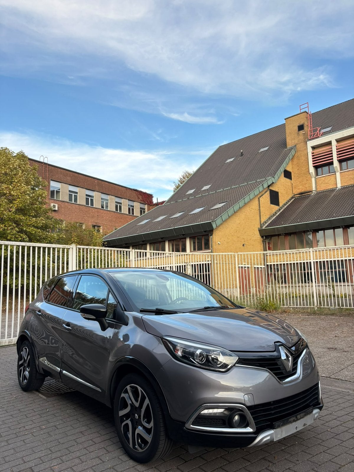RENAULT CAPTUR // BENZIN / 2015 /GEKEURD VOOR VERKOOP//4950€, Auto's, Leder, Particulier, Onderhoudsboekje, Captur