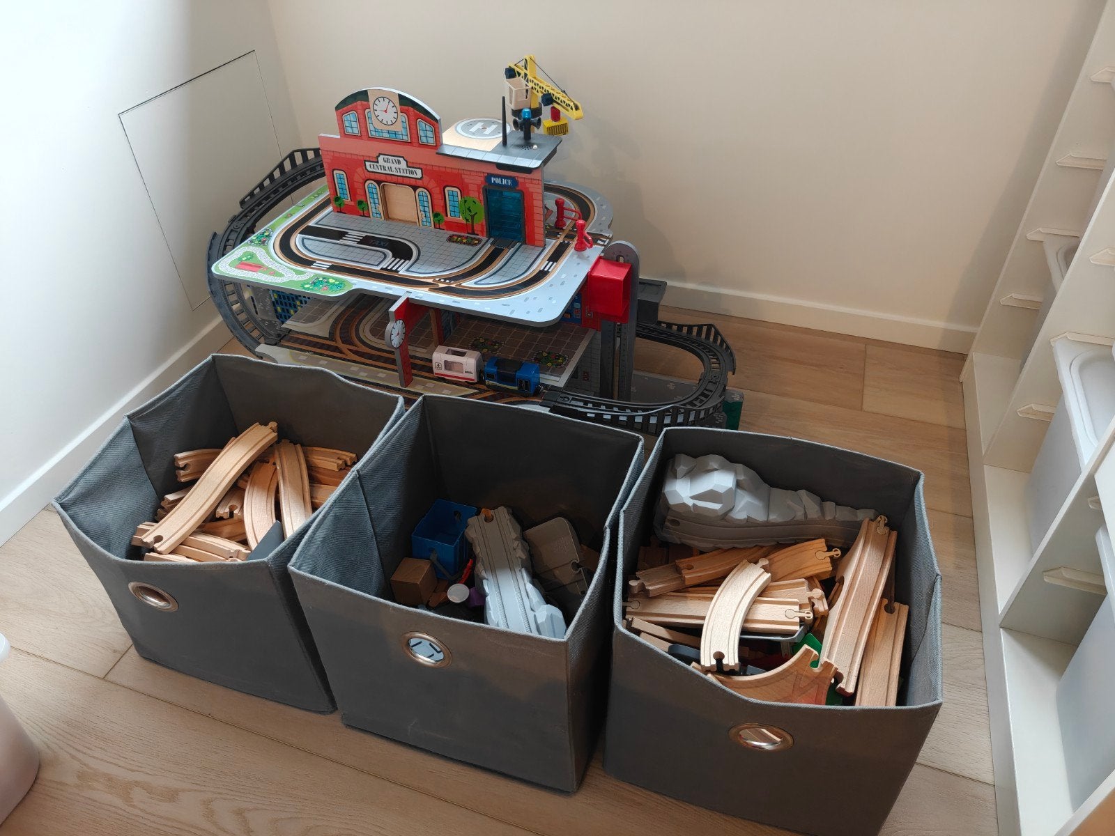Treinspoor met bijhorende station en treintjes, Kinderen en Baby's, Ophalen