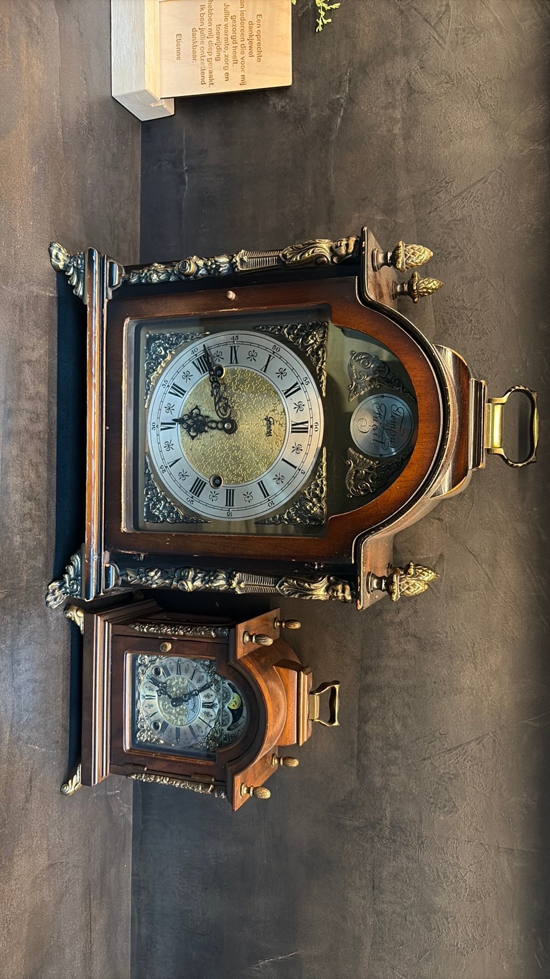 Horloges anciennes, Enlèvement