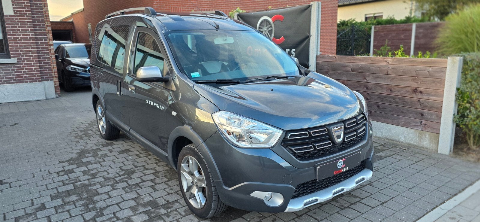 Dacia Dokker Stepway / 2018 / 19.000km / 1ste EIG + GARANTIE, Auto's, Monovolume, Euro 6, Elektrische ramen, Bedrijf