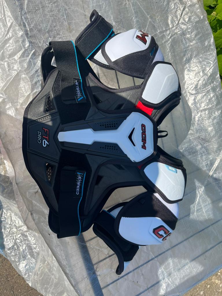 Ccm jetspeed ft6 pro chestguard, Sport en Fitness, IJshockey, Ophalen of Verzenden, Gebruikt, Bescherming