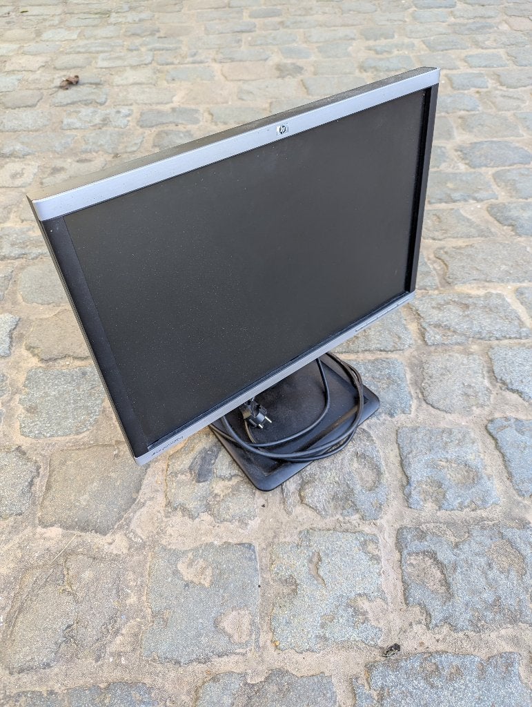 Computerscherm 22" + kabels, Ophalen, Gebruikt, HDMI, In hoogte verstelbaar