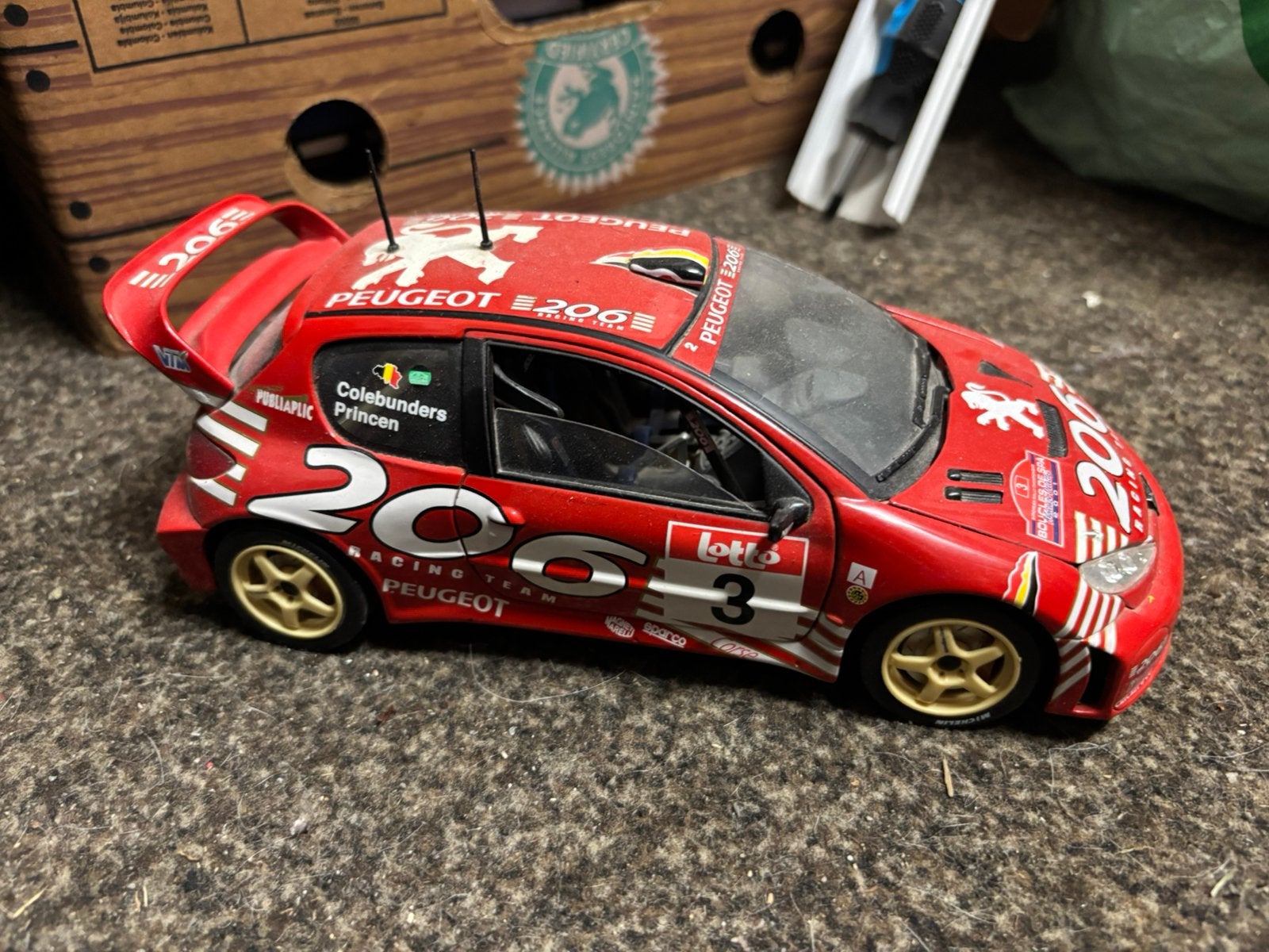 Peugeot 206 1/18, Enlèvement, Comme neuf, Échelle 1:8