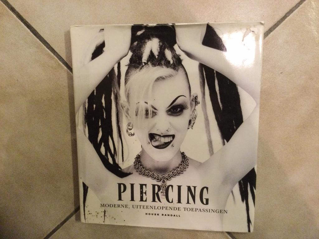 Mooi boek. Met 128 piercing afbeeldingen, Enlèvement, Utilisé