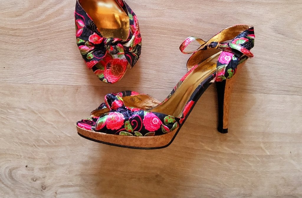 Sandales à talons hauts à motif floral neuves, Vêtements | Femmes, Chaussures, Neuf, Sandales et Mûles, Envoi