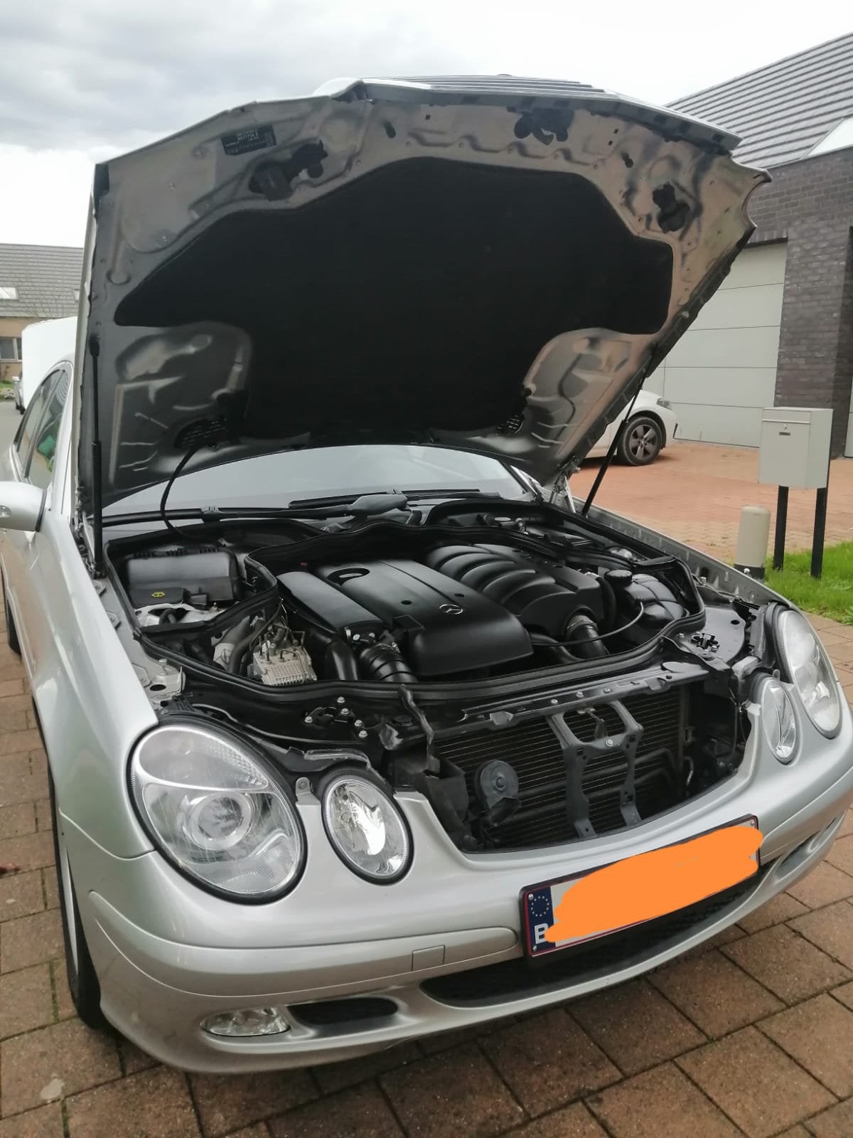 Mercedes-Benz E 220 CDI, Autos, Mercedes-Benz, Particulier, Classe E, Diesel, Euro 3, Berline, 5 portes, Automatique, Argent ou Gris