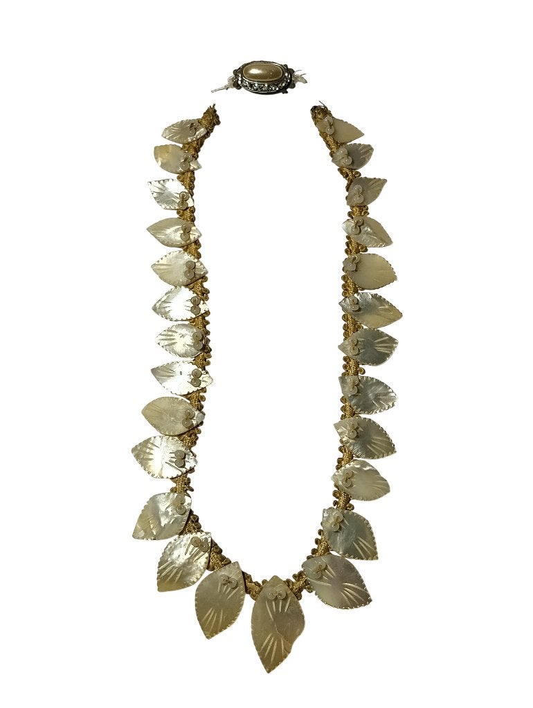 Collier en nacre vintage année 30-40, Bijoux, Sacs & Beauté, Bijoux anciens, Enlèvement, Autres matériaux, Collier, Doré