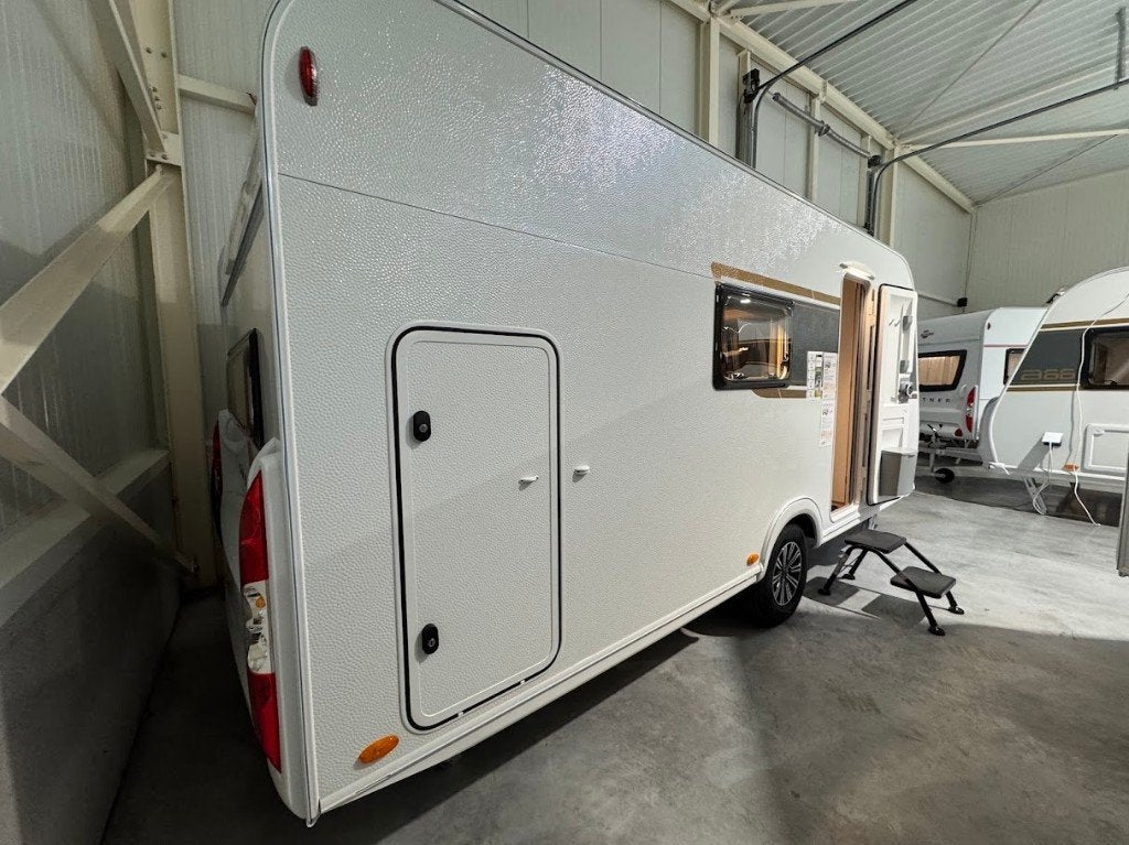 Lits superposés Bürstner B66 480 TK - vente de stock, Caravanes & Camping, Caravanes, 6 à 7 mètres, Entreprise, Jusqu'à 6, Coin salon convertible
