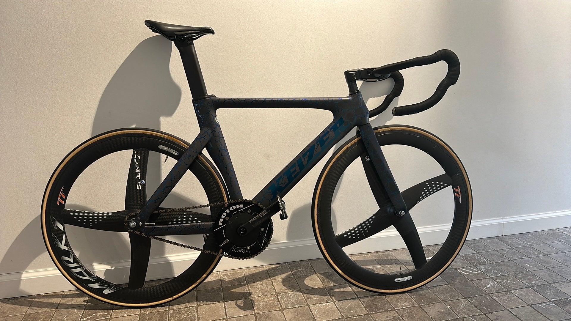 Piste fiets Dolan DF4 “KEIZER” met Xentis 4 spaak wielen, Ophalen, Zo goed als nieuw, Carbon