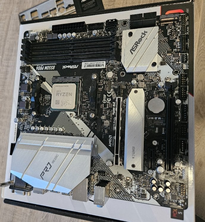 ️ AMD Ryzen 5 5600X + ASRock B550M Pro4 Bundle, Computers en Software, Ophalen, AMD, DDR4