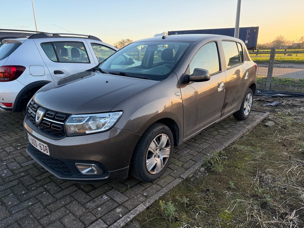 Dacia Sandero 0,9 tce Met kapotte motor ONLY EXPORT, Auto's, Voorwielaandrijving, 898 cc, Stof, Euro 6