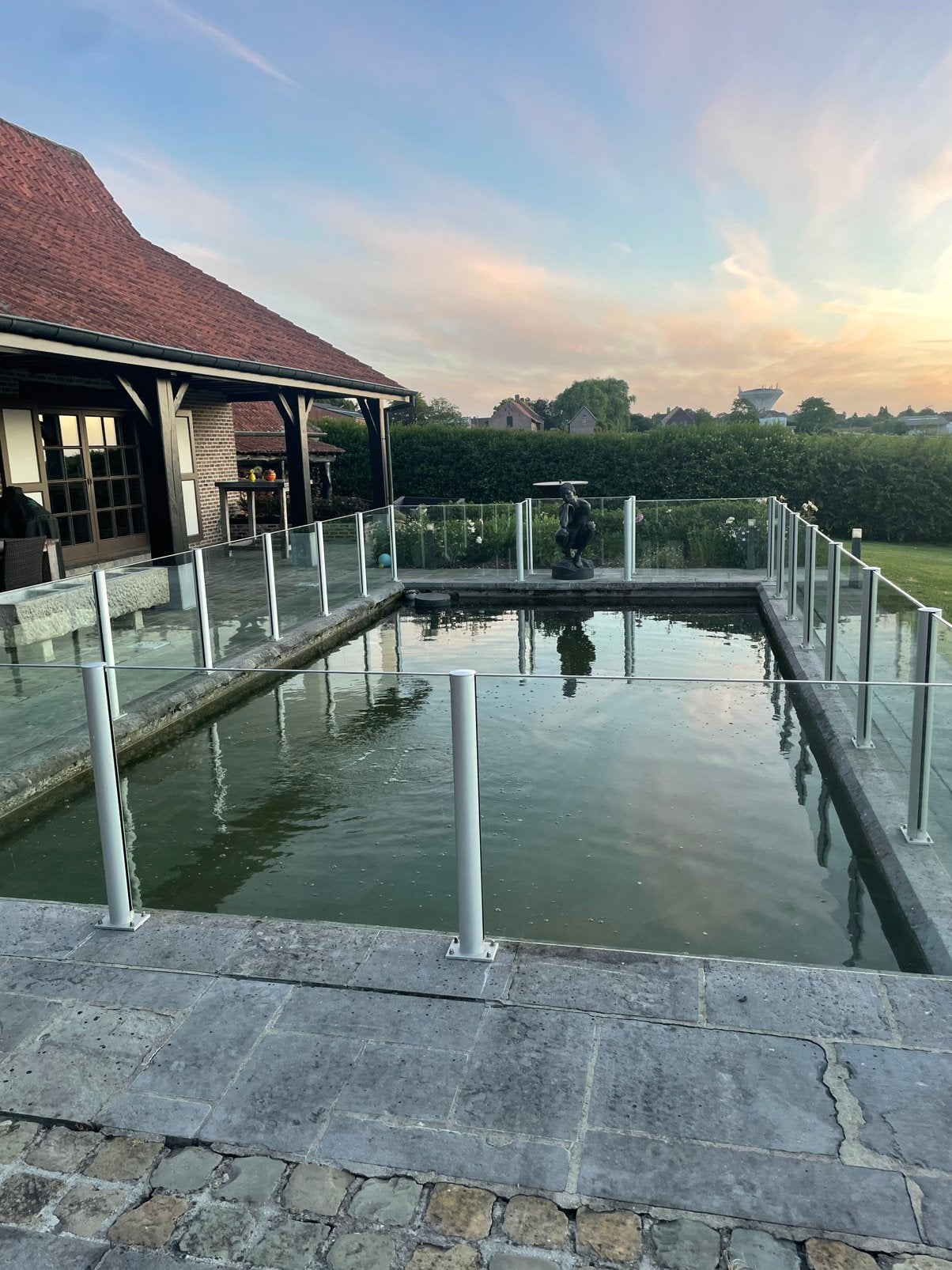 Glazen wand als omheining, Ophalen