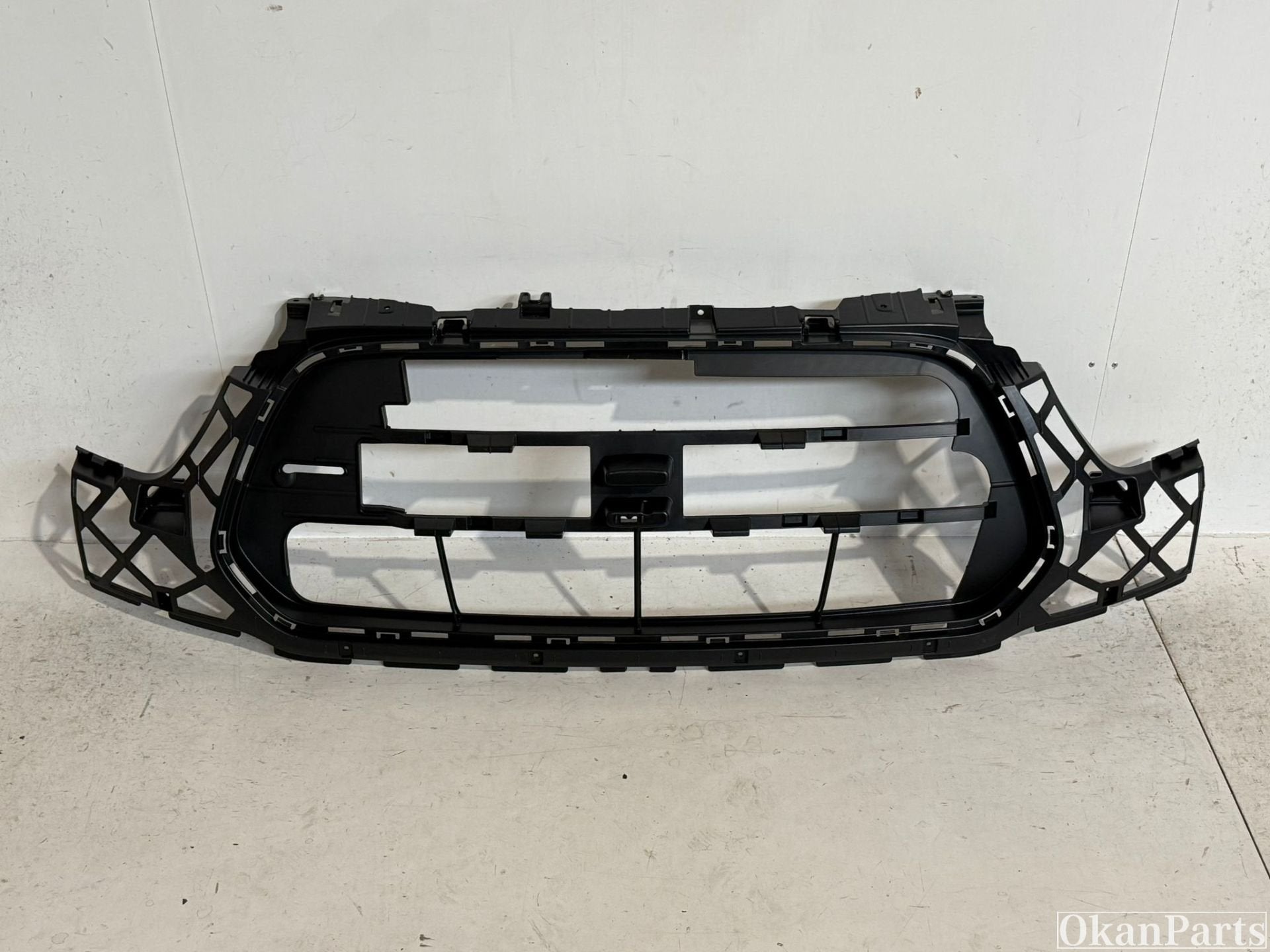 Ford Transit Grille Houder BK31-17E778-A, Gebruikt, Voor