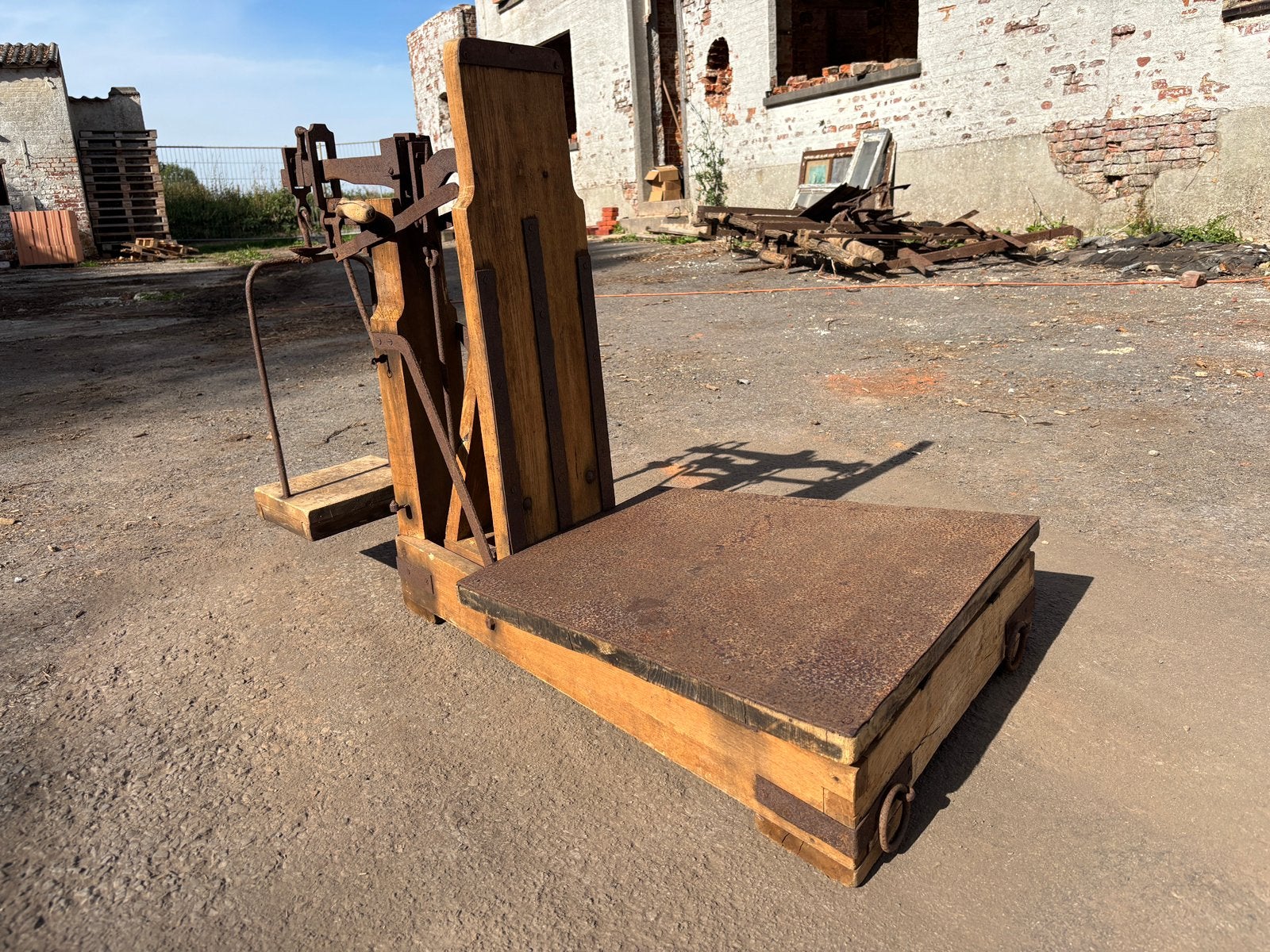 Ancienne balance agricole bascule pèse-sac en bois et métal, Enlèvement