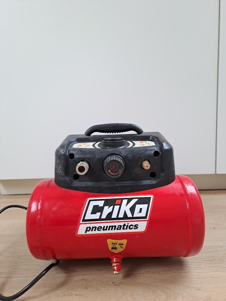 Compresseur Criko sans huile 6l, Ophalen, 6 tot 10 bar, Zo goed als nieuw, Olievrij