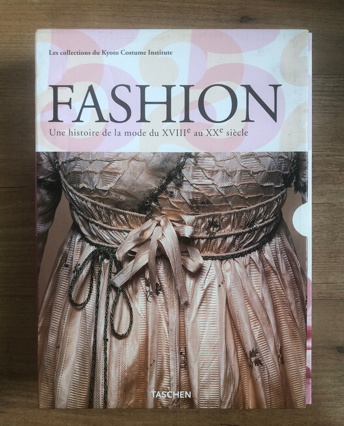 Fashion- mode geschiedenis van de 18e t/m 20e eeuw, Livres, Mode, Enlèvement ou Envoi, Comme neuf
