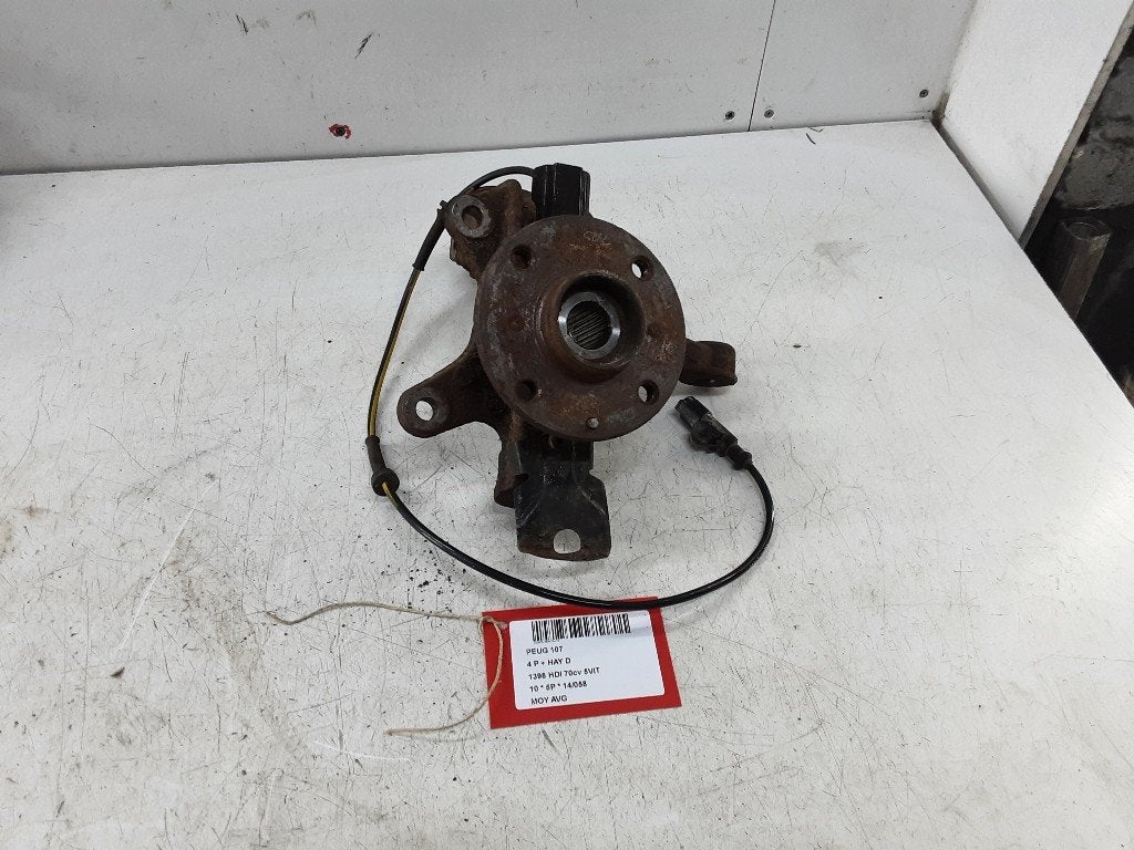 MOYEU DE ROUE AVANT GAUCHE Peugeot 107 (01-2005/05-2014), Mevr. I. Hauben, Utilisé, Rue de l'Espoir 34 34
4030  GRIVEGNÉE, BE