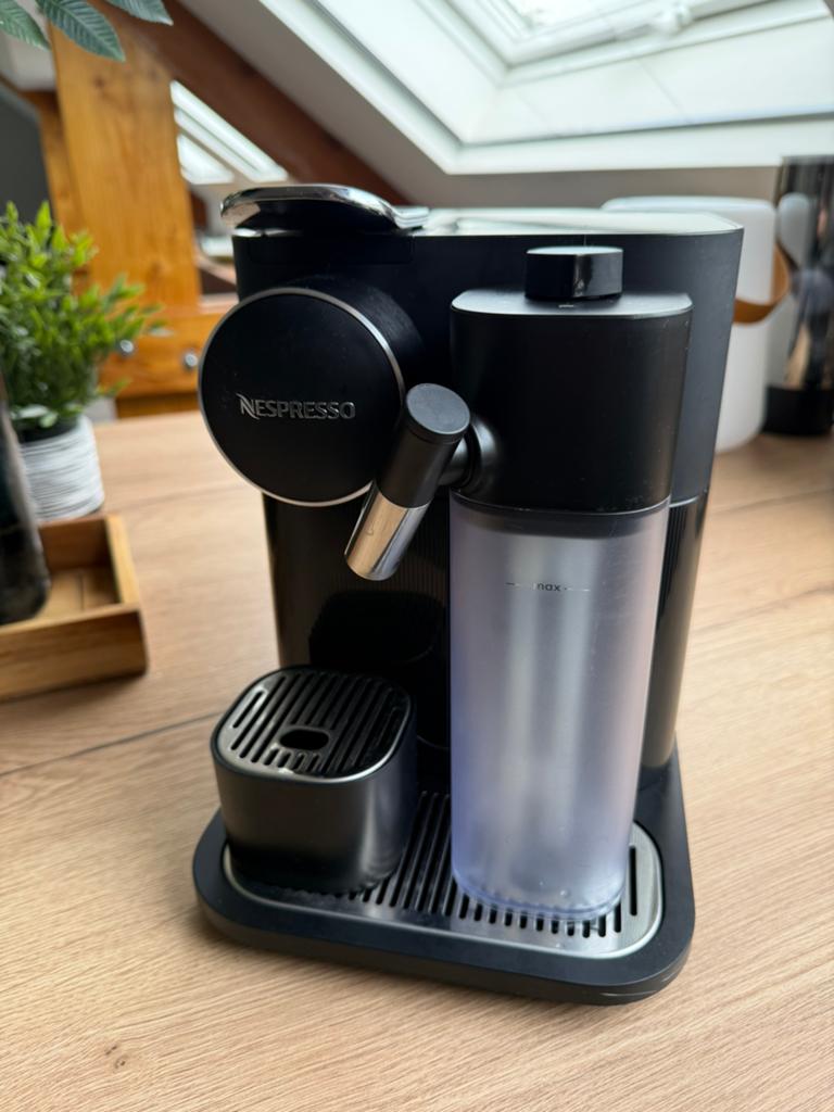 Machine nespresso delonghi gran lattissima noir, Electroménager, Cafetières, Réservoir d'eau amovible, Combiné, Dosettes et capsules de café