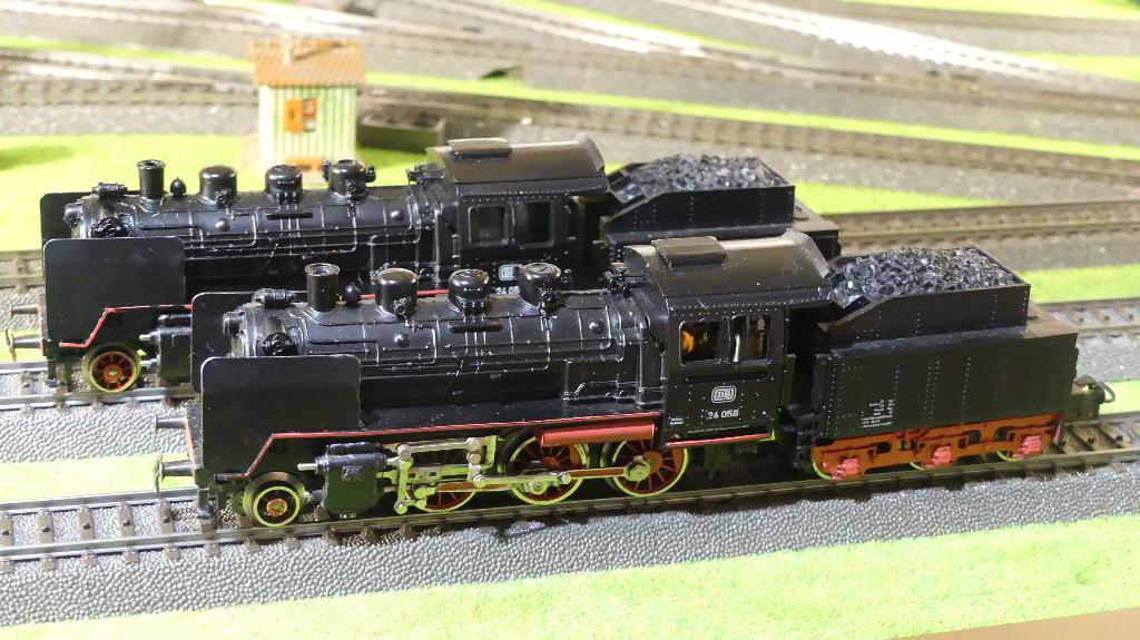 Märklin Two BR24 Analoge 2e en 3e versie, Wisselstroom, Gebruikt, Locomotief, Verzenden