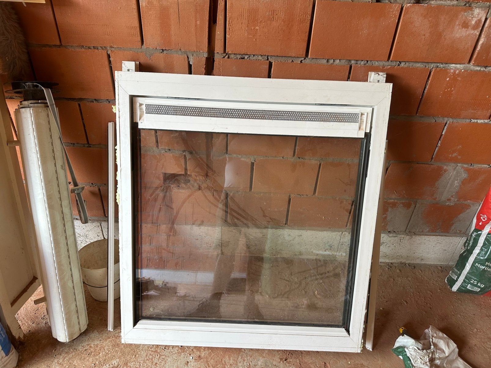 Wit dubbel glass vast raam met rolluik, Ophalen, Zo goed als nieuw, Dubbelglas