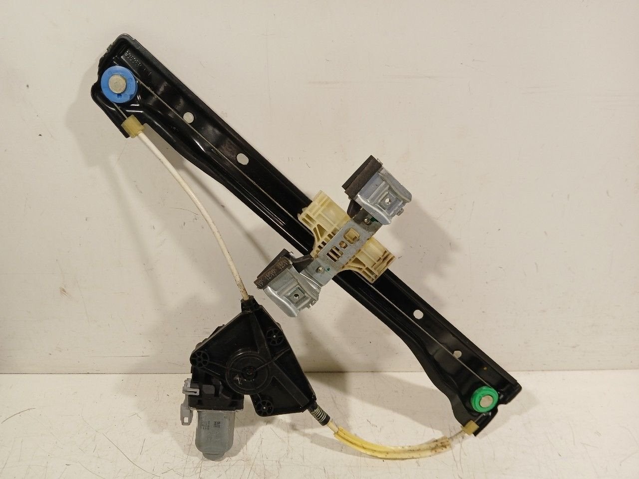 Raammechaniek elektrisch links voor Skoda Citigo, Onderdelen@venauto.nl, Van der Ven Autorecycling B.V., Gebruikt, Ettenseweg 76, 4706 PB Roosendaal, The Netherlands