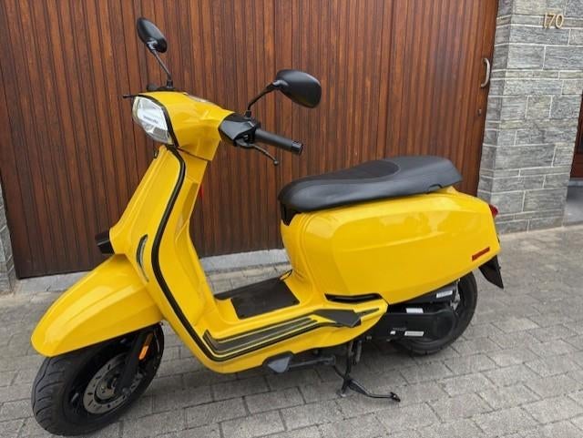 Lambretta V50 '2024 klasse „a” 3000 km!, Fietsen en Brommers, Ophalen, Klasse A (25 km/u), 49 cc, Zo goed als nieuw