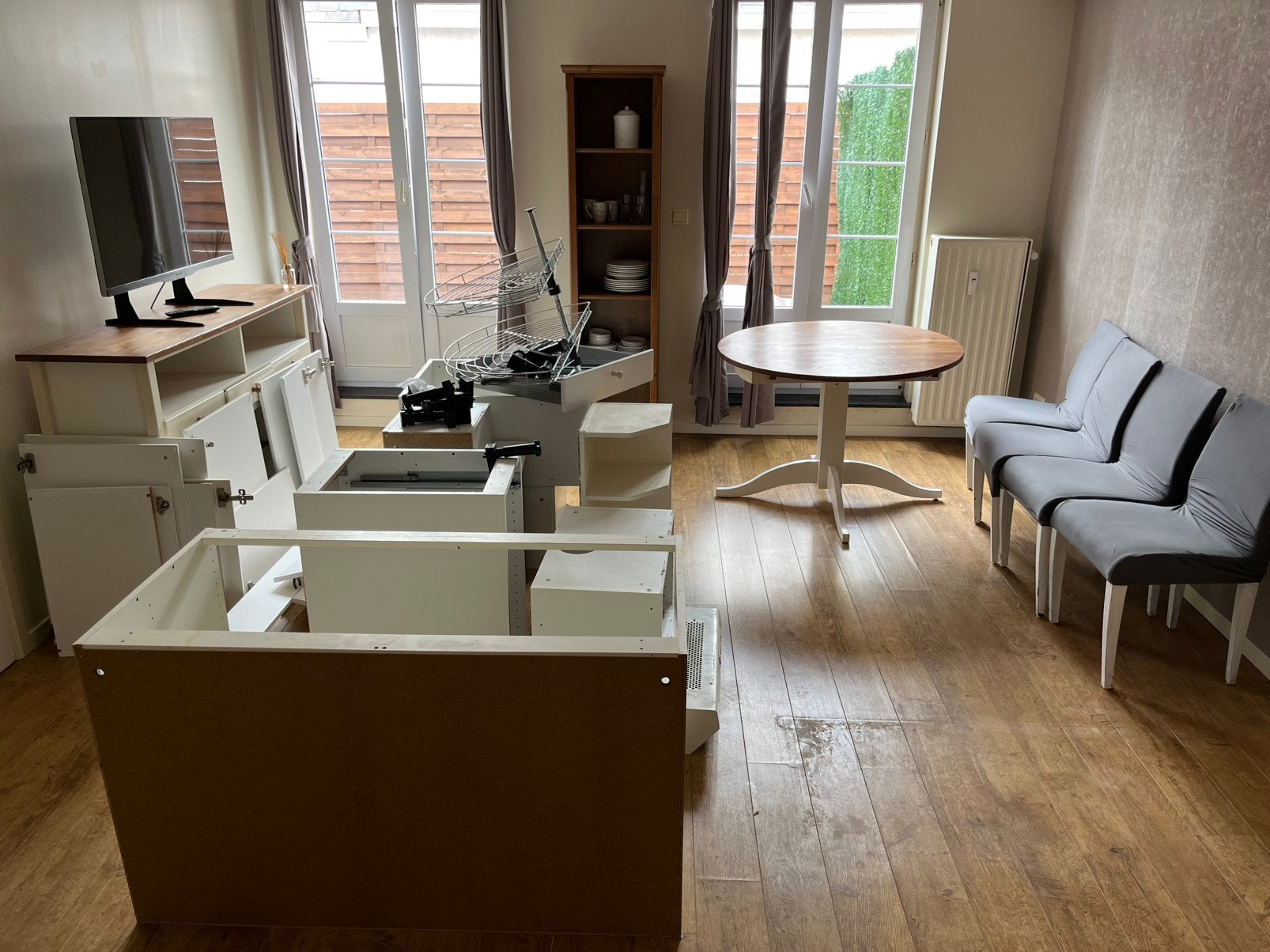 Meuble salon avec TV et caissons cuisine ikea faktum, Maison & Meubles, Armoires | Mobilier de télévision, Utilisé, Enlèvement