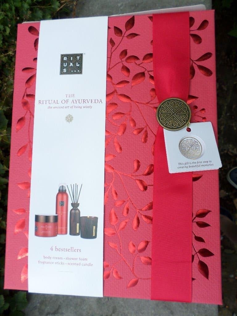 Rituals Coffret Cadeau L 4 bestsellers rouge bordeaux corps, Bijoux, Sacs & Beauté, Enlèvement ou Envoi, Neuf, Body lotion, Crème ou Huile