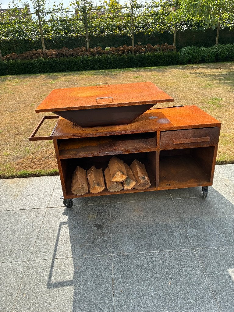 Barbecue / Cortenstaal, Tuin en Terras, Ophalen, Zo goed als nieuw, Ventura, Met accessoires
