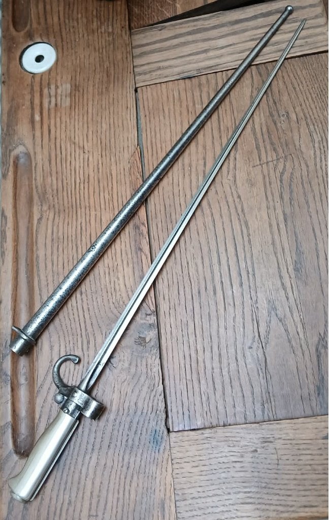 Schitterende bajonet Rosalie 1886 1e model met quillon, Verzamelen, Ophalen of Verzenden, Landmacht, Zwaard of Sabel
