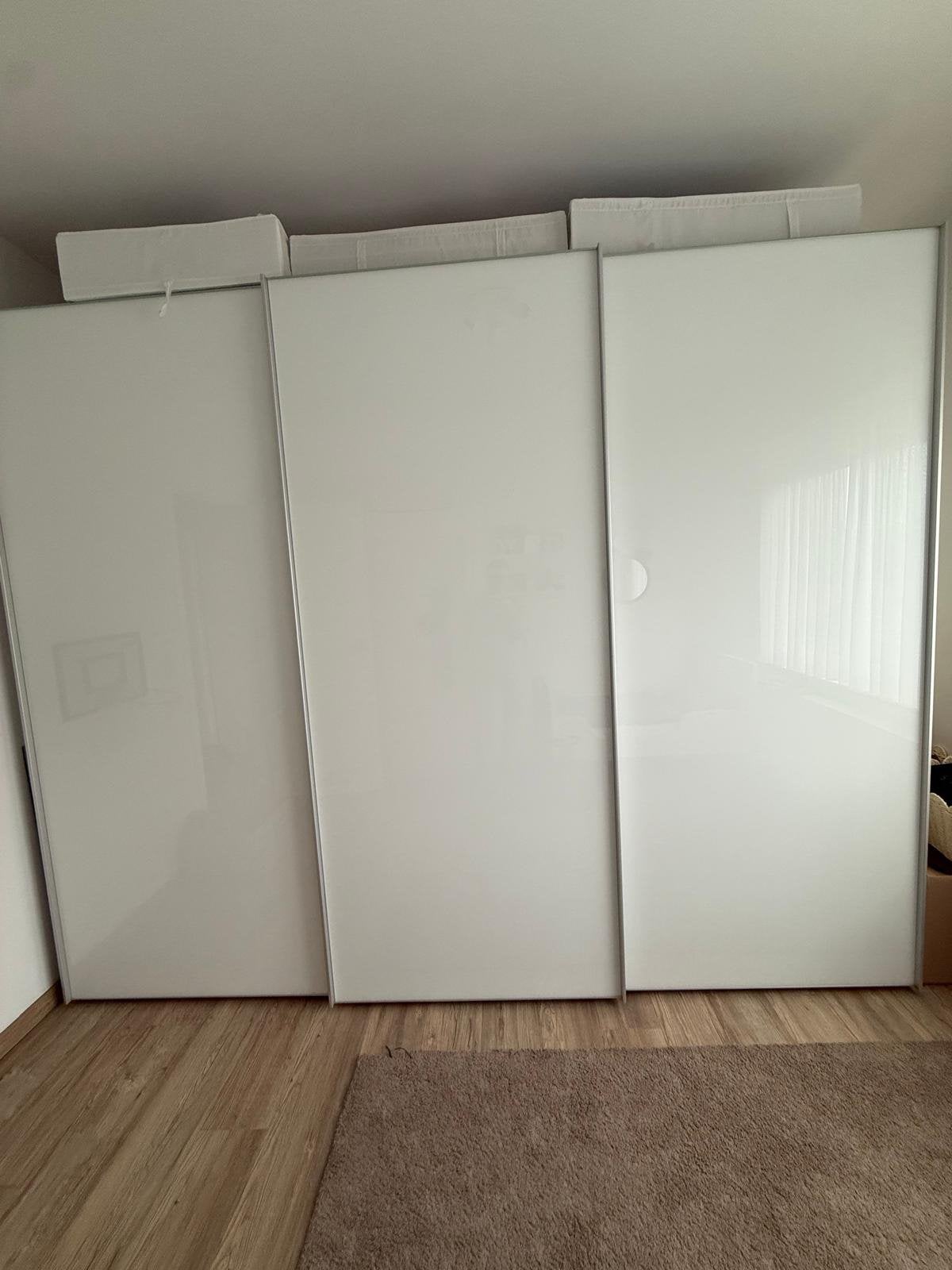 Kast, Enlèvement, Comme neuf