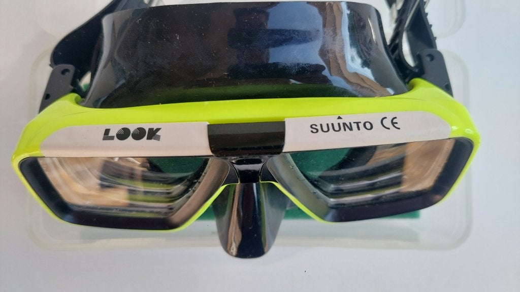Masque de plongée Suunto Look vintage original étui  Nouveau, Sports nautiques & Bateaux, Enlèvement ou Envoi, Neuf, Lunettes de plongée ou Tuba
