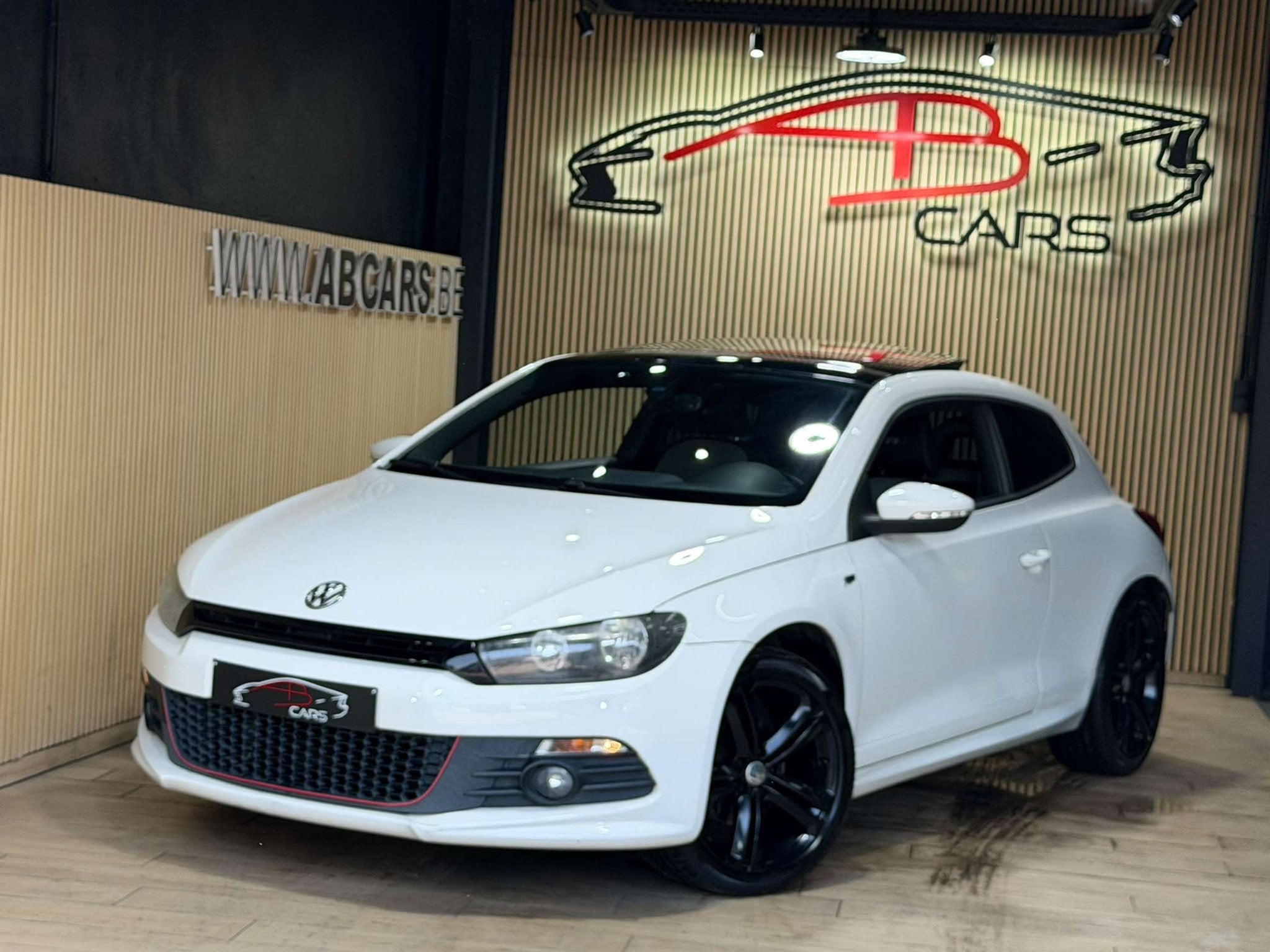 Volkswagen Scirocco 1.4 TSI * GARANTIE 12 MOIS * R LINE *, Auto's, Volkswagen, 90 kW, Gebruikt, Zwart, 4 cilinders