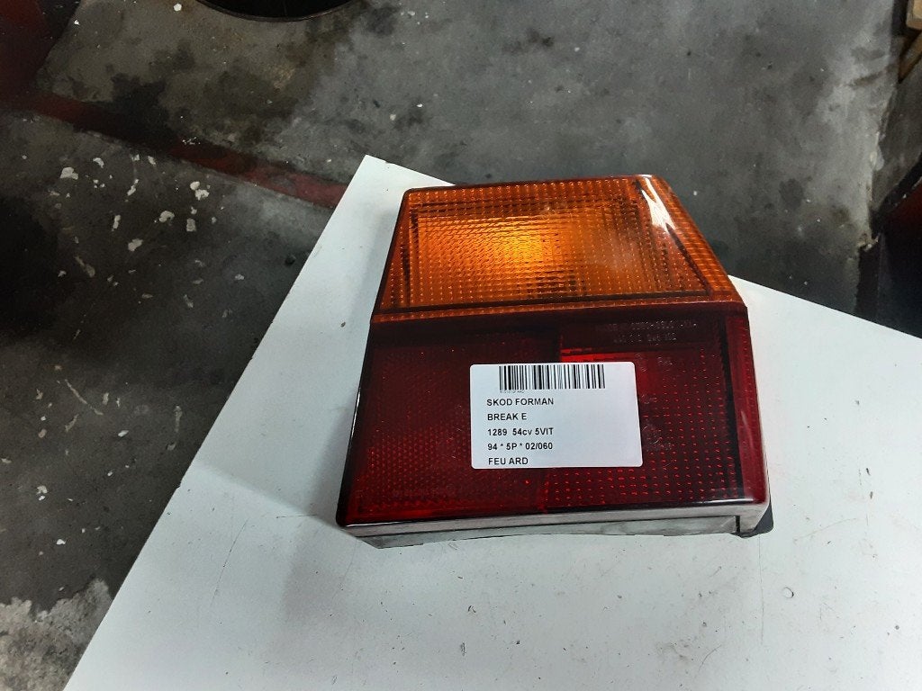 ACHTERLICHT RECHTS Skoda Favorit Forman (785), Gebruikt, Info@skoda-auto.de, Skoda, Max-Planck-Straße  3-5
64331  Weiterstadt, DE