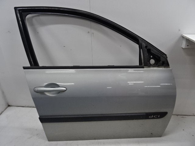 PORTIER RECHTS VOOR Renault Megane II (LM) (01-2003/12-2010), Gebruikt, Mevr. I. Hauben, Rue de l'Espoir 34 34
4030  GRIVEGNÉE, BE