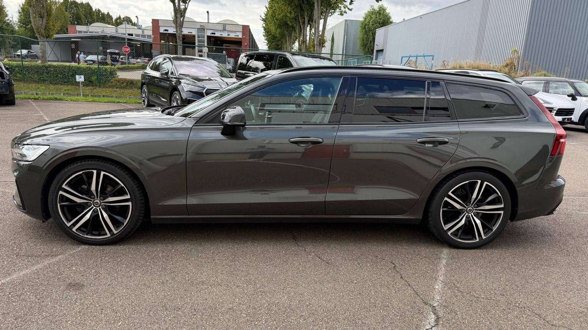 Volvo V60 2.0 D3 Geartronic R-Design Carplay/Leder/Zetelvw/2, Autos, Argent ou Gris, Achat, Entreprise, Détection des panneaux routiers