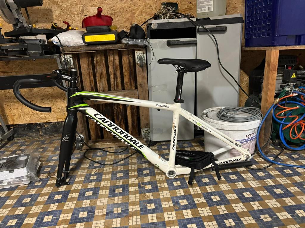 Cadre vélo cannondale ( que le cadre est la fourche), Enlèvement ou Envoi, Comme neuf, Carbone