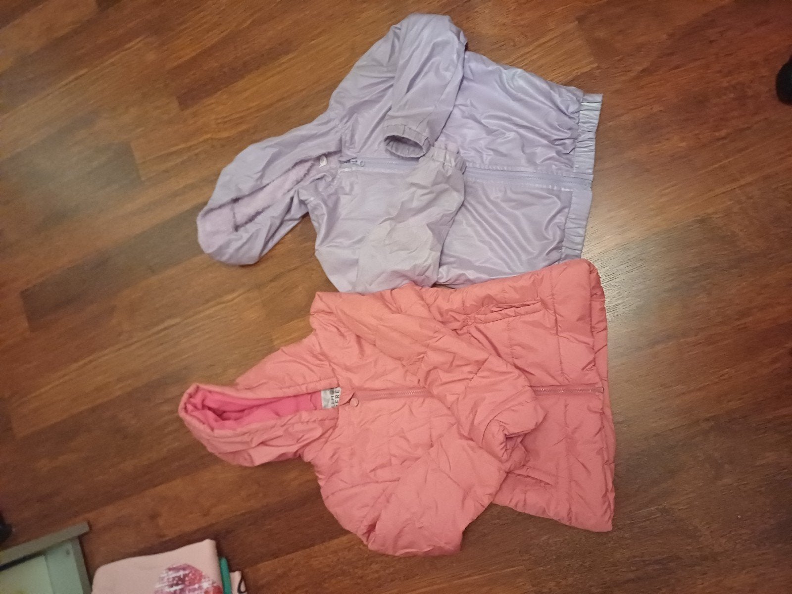 2 jassen meisje, Ophalen, Meisje
