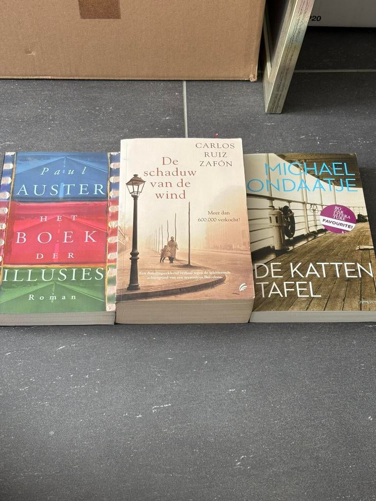 Paul Auster - Het boek der illusies + 2 boeken., Boeken, Ophalen of Verzenden, Paul Auster