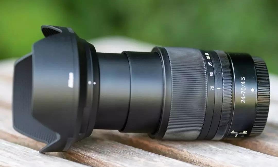 Prachtige Nikon nikkor Z 24-70mm 4.0, Audio, Tv en Foto, Foto | Lenzen en Objectieven, Ophalen of Verzenden, Zo goed als nieuw