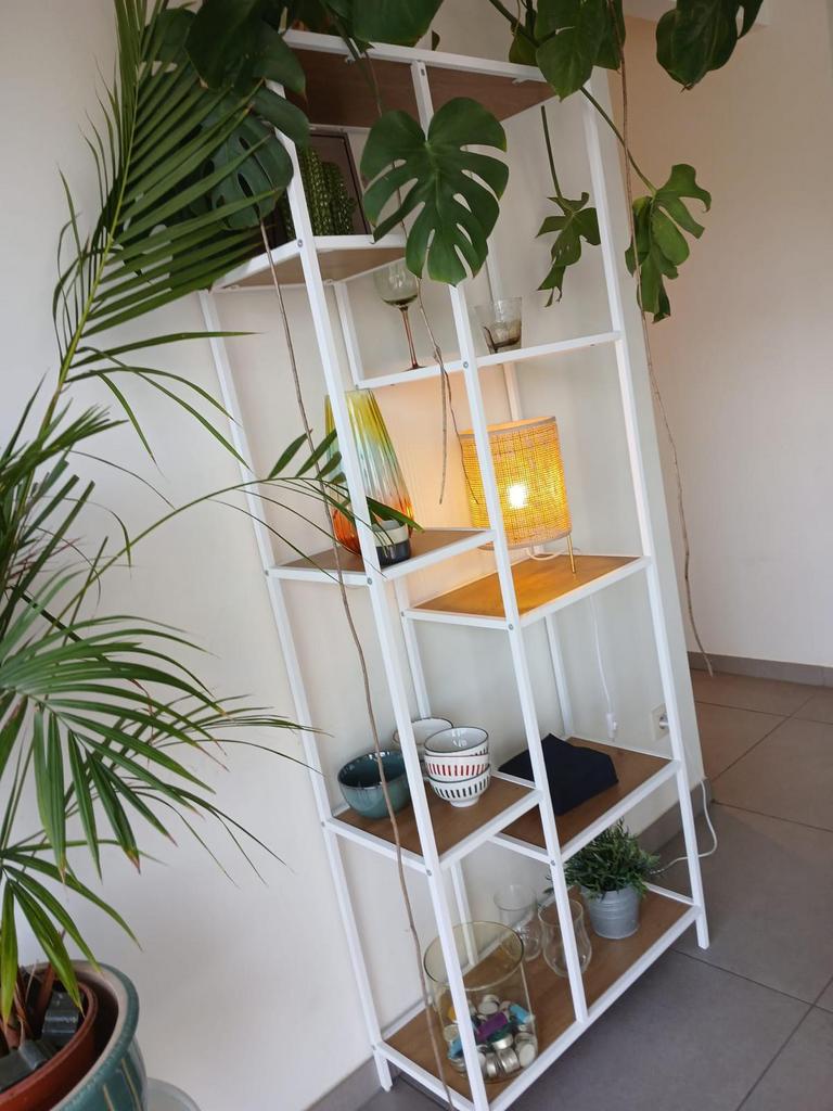Witte metalen rek / etagere met hout accent, Verzenden, Zo goed als nieuw