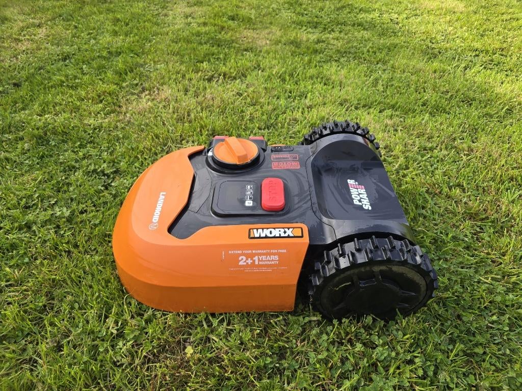 Robot tondeuse Worx Landroid WR141E – complet + garage, Enlèvement ou Envoi, Worx, Moins de 20 cm, Utilisé